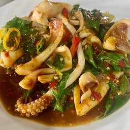 กะเพราหมึก