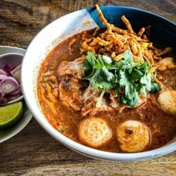 ข้าวซอยลูกชิ้นเนื้อ