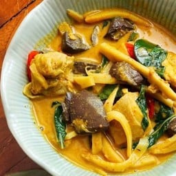 แกงไก่หน่อไม้ใส่เลือด