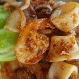 ทะเลทอดกระเทียมพริกไทรากข้าว