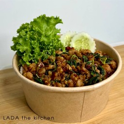 ข้าวหน้ากระเพราผัดพริกแห้งหมูสับ