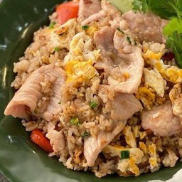 ข้าวผัดหมูใส่ไข่