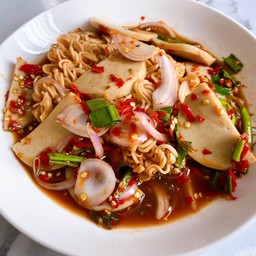 ยำมาม่าหมูยอ