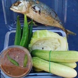 น้ำพริก+ปลาทู1+แตง+ผักลวก2ชนิด