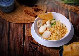 ร่ำรวย เย็นตาโฟ ก๋วยเตี๋ยวลูกชิ้นปลาแท้ เยาวราช จรัญ 40