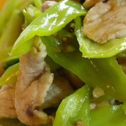 [อร่อยซ่ากับโค้ก] ข้าวหมูหมักผัดพริกออ่น +  โค้ก ออริจินัล (ขวด) 