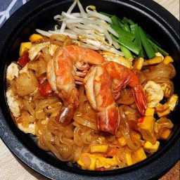 ผัดไทยกุ้งสด ชุด ไทยอิ่มจิง