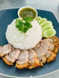 ข้าวหมูกรอบ+น้ำจิ้มซีฟู้ด