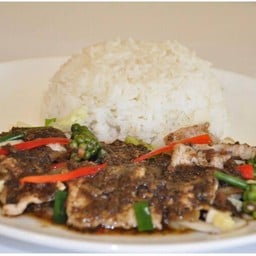 ข้าว ผัดพริกไทยดำหมู + ต้มยำทะเลน้ำใส