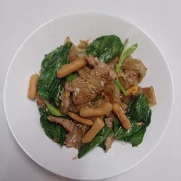 ผัดซีอิ้ว เส้นใหญ่ หมู