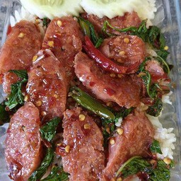 ข้าวกะเพราแหนม ต้องเบิ้ล