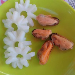 ปลาหมึก หอยแมลงภู่