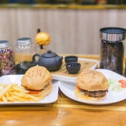 ฮ่องน้ำชา&เบอร์เกอร์ - Slow Bar