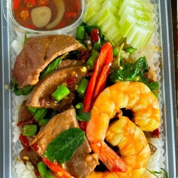ข้าวผัดกระเพราพริกแห้งกุ้งตับหมู (ร้านได้จากไลน์แมน60฿)