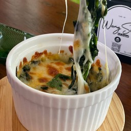 ผักโขมอบชีส