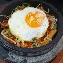 ข้าวผัดกิมจิหม้อร้อน