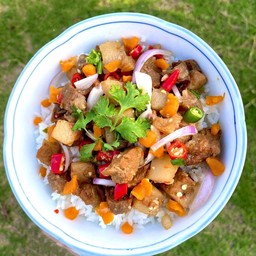 ข้าวยำบะเต๊งไข่แดงเค็ม