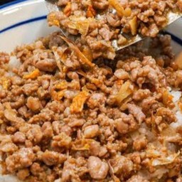 ข้าวหมูสับกระเทียม
