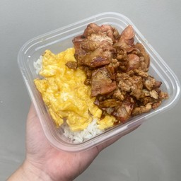 ข้าวไข่ข้นหมูซีอิ๊วเบค่อน