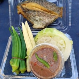 น้ำพริก+ปลานิลแดดเดียว+ผักลวก3ชนิด