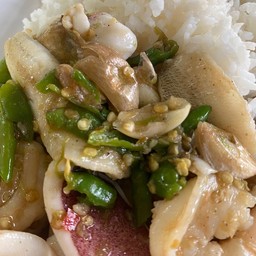 ข้าวราดผัดเรือโป๊ะ