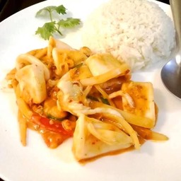 ข้าว ปลาหมึกผัดไข่เค็ม + แกงส้มกุ้ง