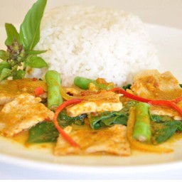 ข้าว ผัดพริกแกงหมู + แกงจืดเต้าหู้หมูสับ