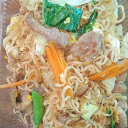 ผัดมาม่าหมู