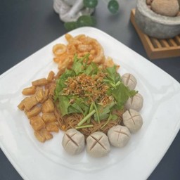 มีหมี่  *117