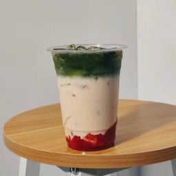 มัทฉะนมสดสตอเบอรี่