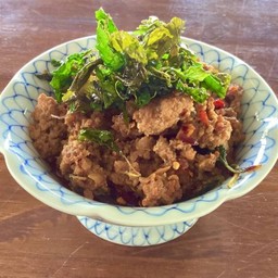 กระเพราเป็นกับข้าว