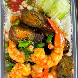 ข้าวผัดกระเพราพริกแห้งกุ้งไข่เยี่ยวม้า (ร้านได้จากไลน์แมน70฿)
