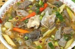 อาหารใต้ & เตี๋ยวแห้ง ตลาดไทยช่วยไทย