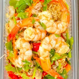 ยำมาม่ากุ้งหมูสับ