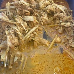 Mag ga หมี่ไก่ฉีก ( ฮาลาล ) ตลาด กกท