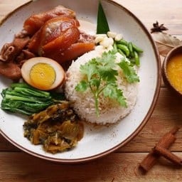 ข้าวขาหมู เนื้อหนัง