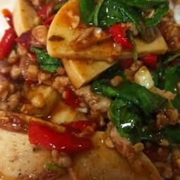 ข้าวกะเพราหมูยอ