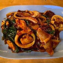 หมึกผัดพริกเผา