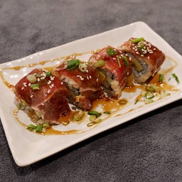 Beef-Burn Roll เนื้อเบิร์นไฟโรล 8 ชิ้น