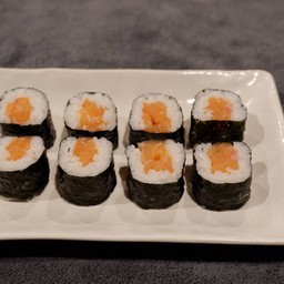 Salmon Maki แซลม่อนมากิ