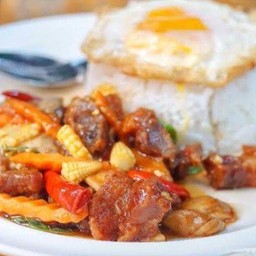 พริกเเกงหมูกรอบ