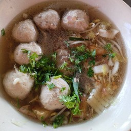 เส้นใหญ่ลูกชิ้นพิเศษ