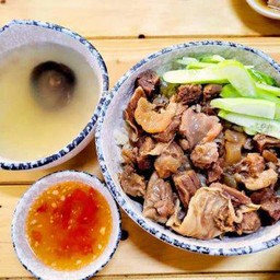 เนื้อตุ๋นเต้าเจี้ยวเซทข้าวมัน