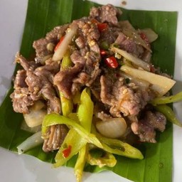 ผัดพริกสด เนื้อ (กับข้าว)(**รบกวนระบุ เนื้อสับหรือเนื้อชิ้น**)