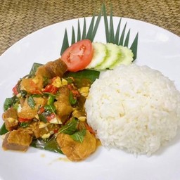 ผัดกะเพราหมูกรอบ (ราดข้าว)