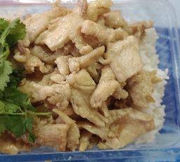 ข้าวไก่กระเทียม(อกไก่)