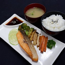 Salmon Teriyaki Don ข้าวแซลม่อนเทริยากิ พร้อมซุป