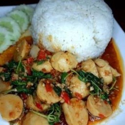 กระเพราลูกชิ้น