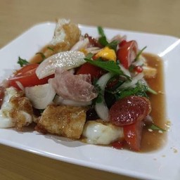 ยำแหนม กุนเชียง ไข่ดาว