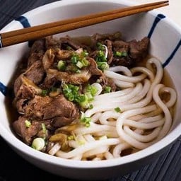 อูด้งเนื้อแองกัส (ซุปโชยุน้ำใส)